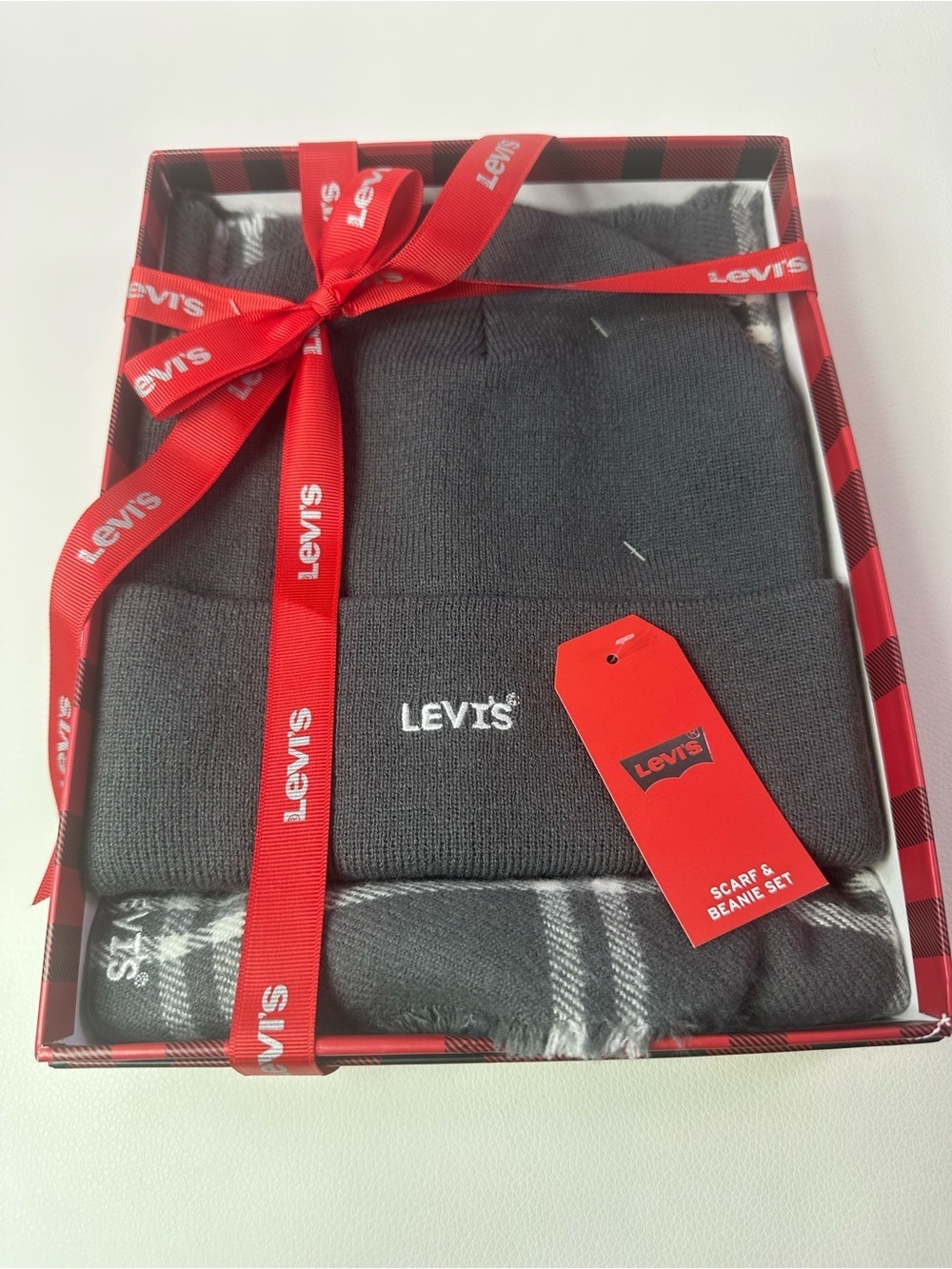 New Levi’s Scarf & Beanie Hat Set Gray/White